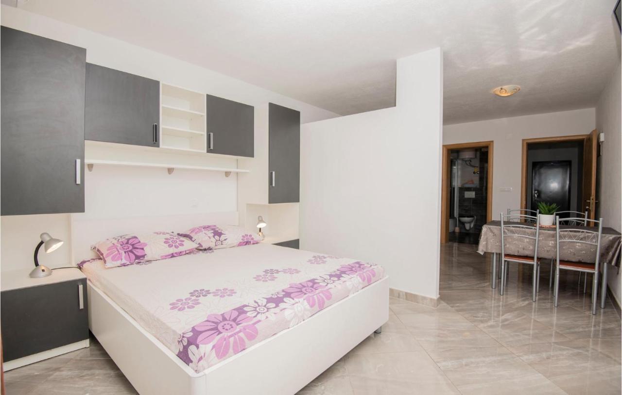 Beautiful Apartment In Krvavica With Kitchen Luaran gambar