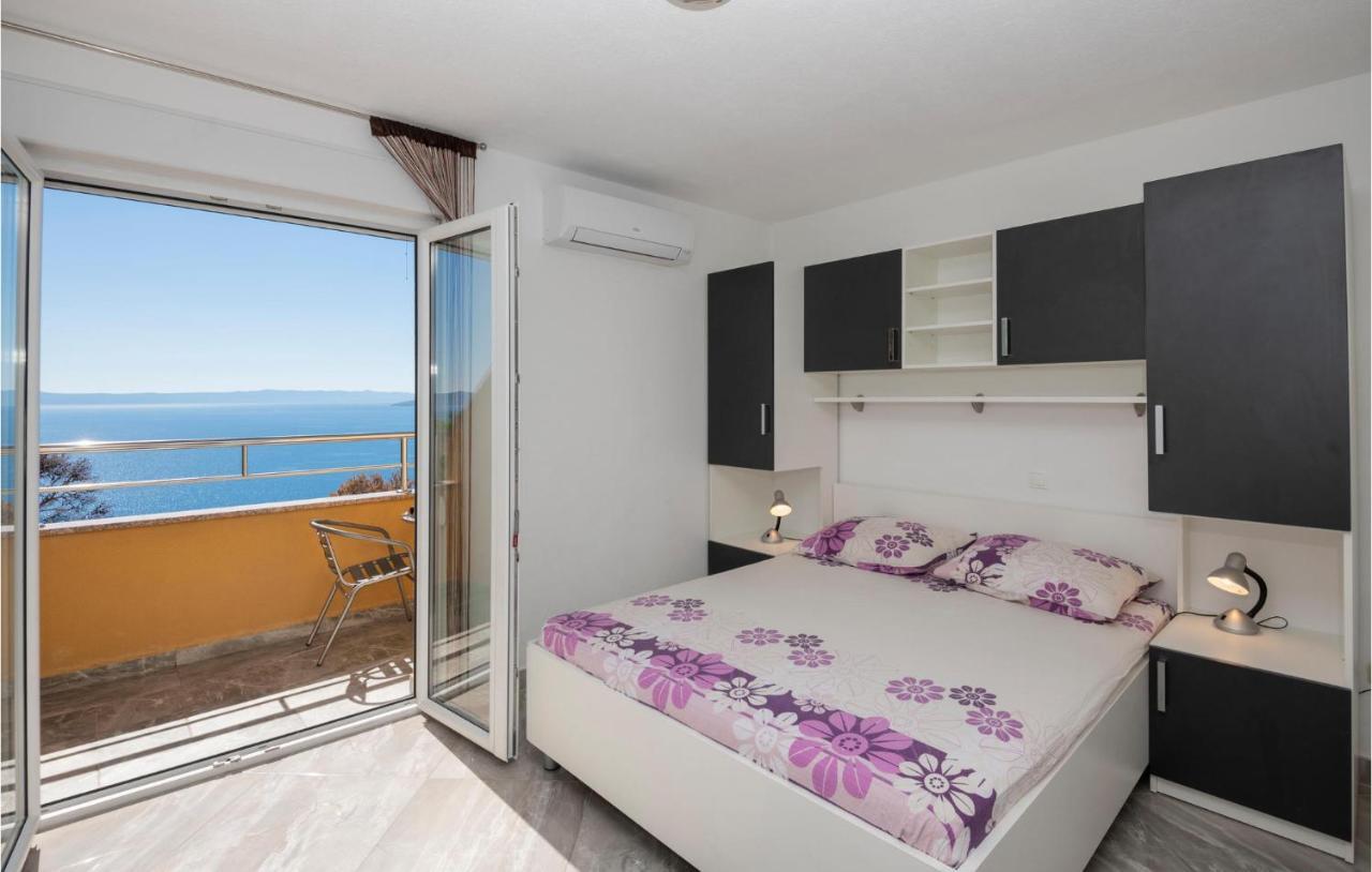Beautiful Apartment In Krvavica With Kitchen Luaran gambar
